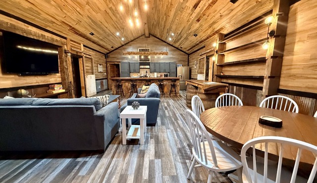Secluded Group Lodge on 20 Acres