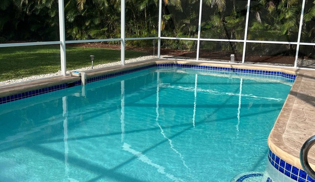 Secluded Heated Salt Water Pool, Minutes to Beach, West of 41.