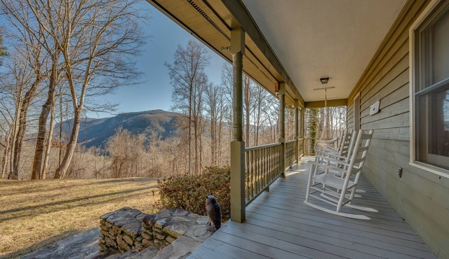 SECLUDED HICKORY NUT GAP HOME WITH MOUNTAIN VIEWS AND PRIVACY