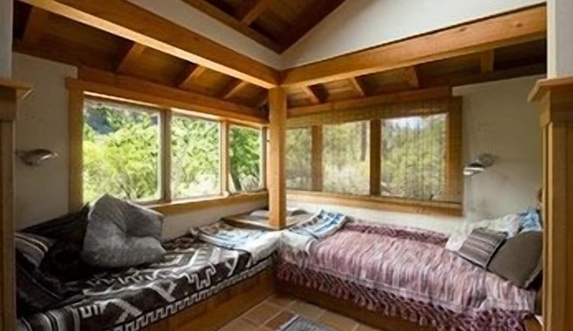 Secluded Hideaway Cottage By Mt Stream Near Hiking, Biking, Skiing, Hot Springs