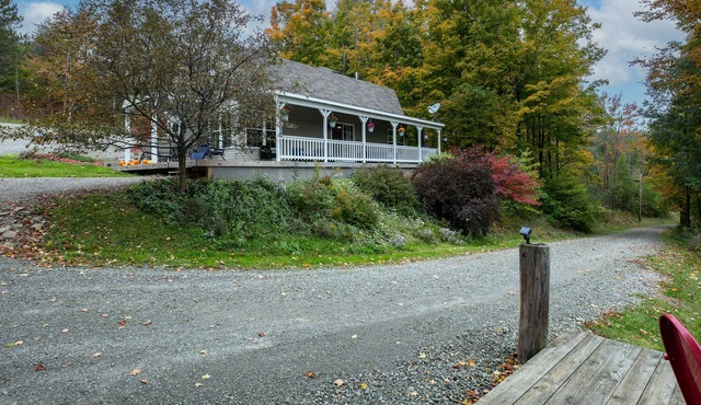 Secluded Hill Top Retreat with trails and views!