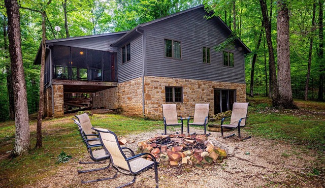 Secluded Hilltop Cabin | Hot Tub, Pool Table & Near Nashville 4BR, 3BA