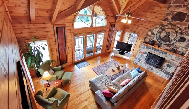 Secluded Hilltop Retreat: Log Cabin + Hot Tub