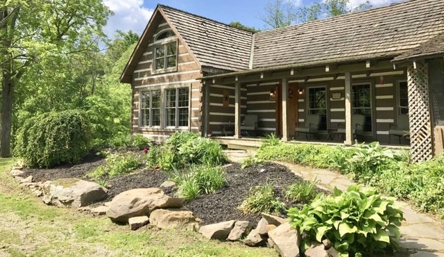 SECLUDED HISTORIC CABIN W/HOT TUB, FISHING, HIKING & MUCH MORE