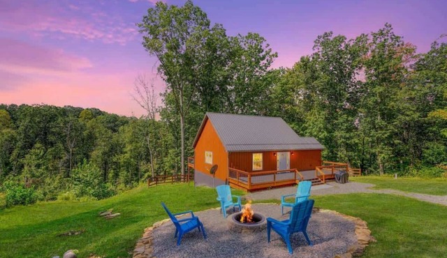 Secluded Hocking Hills Cabin with Hot Tub