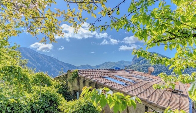 Secluded home in Le Caunil