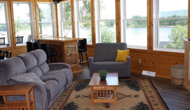 Secluded Home - Views of Mississippi River remote location 15 min from La Crosse