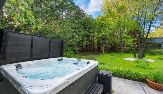 Secluded Home | Walk to Marina + GameRoom & HotTub