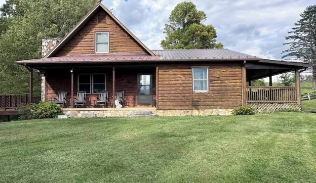Secluded home with breathtaking Mountain views.