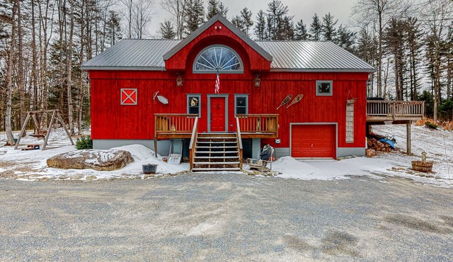 Secluded home with deck, hot tub, wood-burning fireplace, fast WiFi - great view