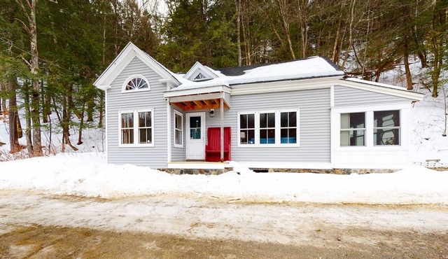 Secluded home with fast WiFi, wood stove, electric fireplace, & great location