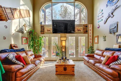 Secluded Home with Hot Tub and Mountain Views!