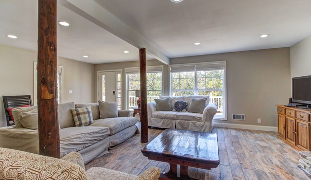 Secluded home with WiFi, outdoor pool & firepit - minutes to downtown