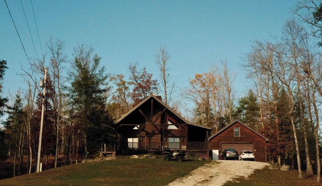 Secluded Hot Tub Cabin |Pond|Game Room|Forest view | Spacious retreat on 35 private acres with hiking trails, wildlife, and peaceful pond scenery—perfect for families or friends.