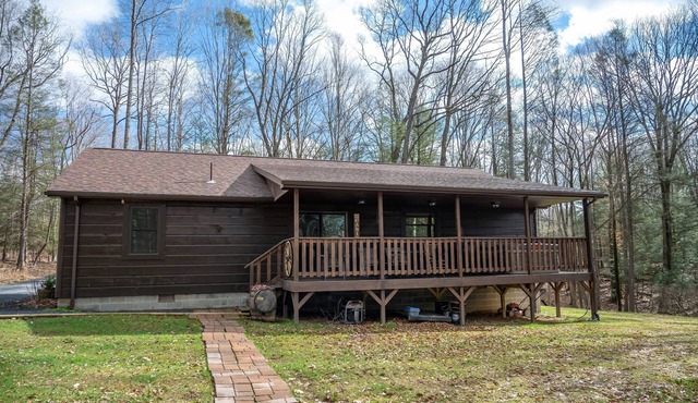 Secluded-Hot Tub-Fire Pit-Fiber internet-Near the Gorge & Parks-Pet Friendly
