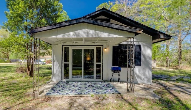 Secluded House Close to Sav Airport