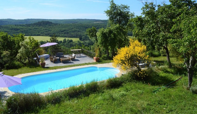 Secluded house in the heart of nature, with swimming pool and panoramic view