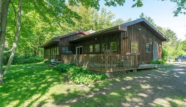 Secluded house located 5 minute drive from Clayton