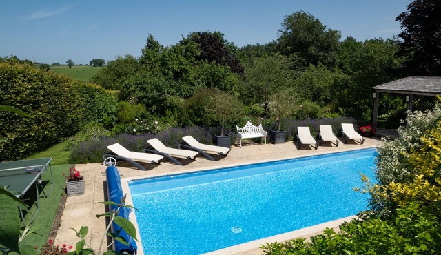 Secluded house with heated pool & tennis court in large exclusive garden.