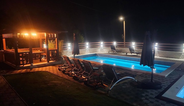 Secluded Holiday Home in Sveti Petar Mrežnički with Swimming Pool
