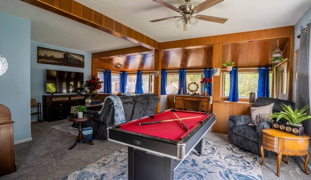 Secluded in the City! New remodeled 2 bedroom near Berkeley Lake, pet friendly.