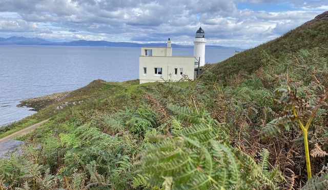 Secluded island hideaway for 2 with panoramic sea views