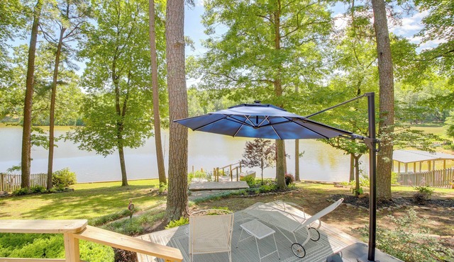 Secluded Lake Hamilton Access: Hot Springs Home