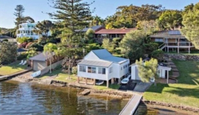 Secluded Lake Hideaway