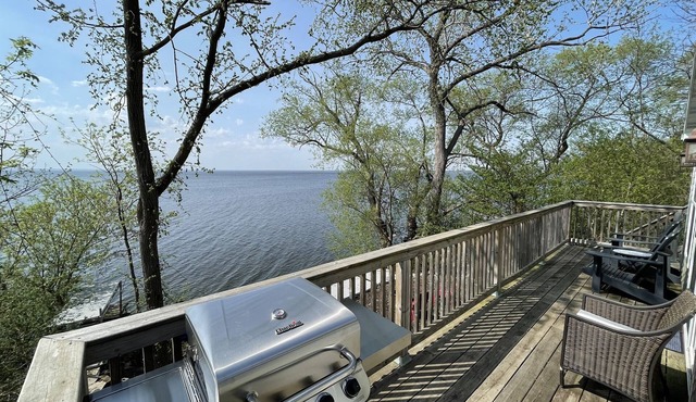 Secluded Lake House Retreat – Book Now!