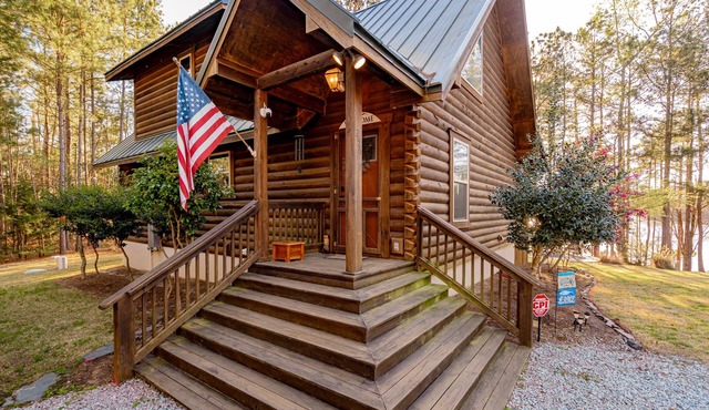 Secluded Lake Monticello Cabin w/Private dock