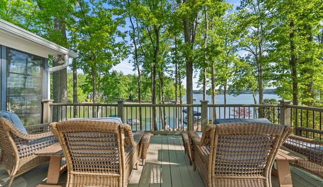 Secluded Lake Oconee 4 Bed/4 BA lakefront home w/Private dock, 10 Min to Publix
