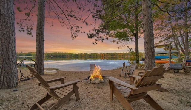 Secluded Lakefront Homes! Sleeps12 w/amazing views