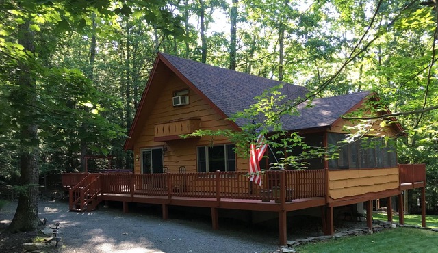 Secluded Lake Wallenpaupack Wood Cabin Getaway