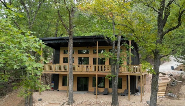 Secluded Lakefront! 4BR, Paradise Pad @ Beaver Lake, Sleeps 14
