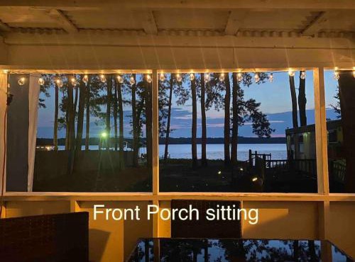 Secluded lakefront cabin on Robinson