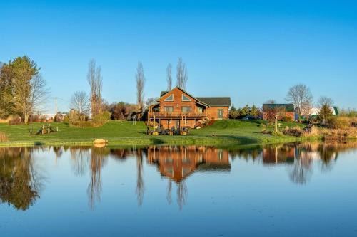 Secluded Lakefront Cabin with Games in Athens, Wisconsin