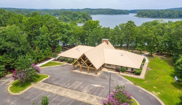 Secluded Lakefront Lodge: DeGray Lake