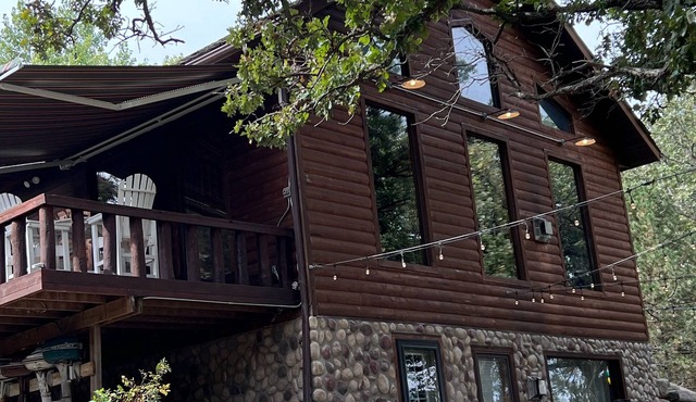 Secluded Lakefront Lodge in Iowa's Great Lakes