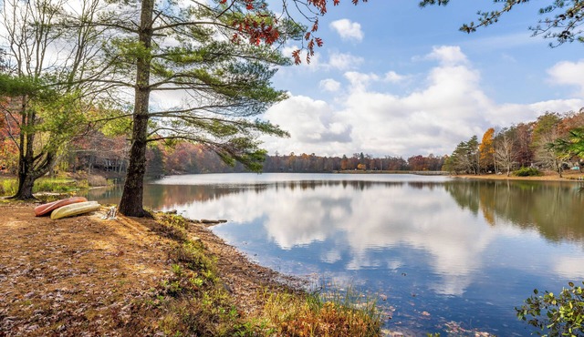 Secluded Lakefront Retreat: Fishing/Kayak/Paddleboard/Pets are Welcome