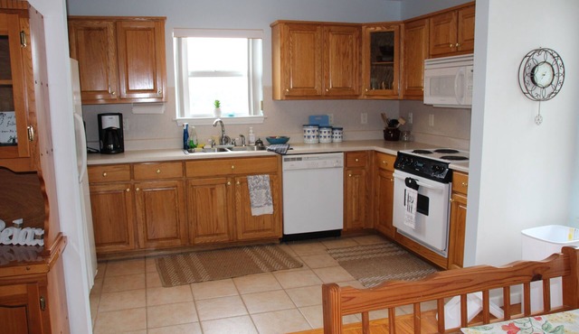 Secluded Lakehouse on 100-acre Spring-fed Lake