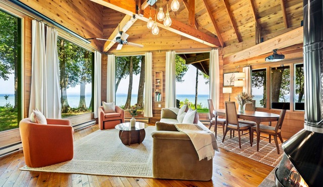 Secluded, Lakeside Cottage on the Bluff