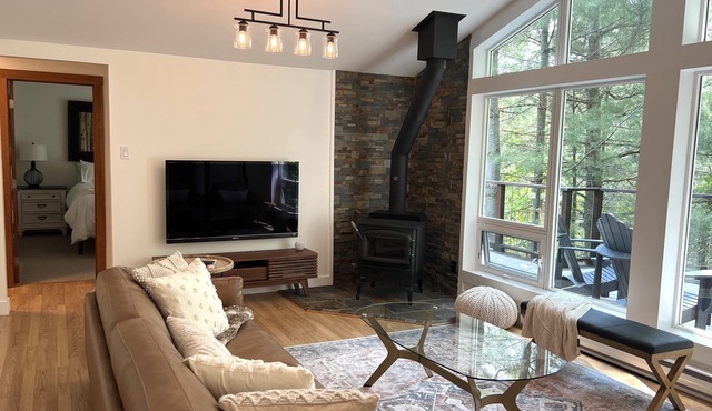 Secluded Lakeside Cottage in Beautiful Whitestone