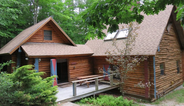 Secluded, Lakeside Log Cabin on Squam Lake with private dock