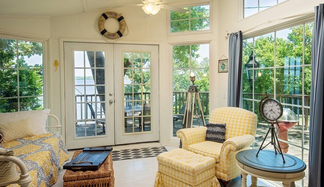 Secluded lakeside paradise on Ft. Gibson Lake