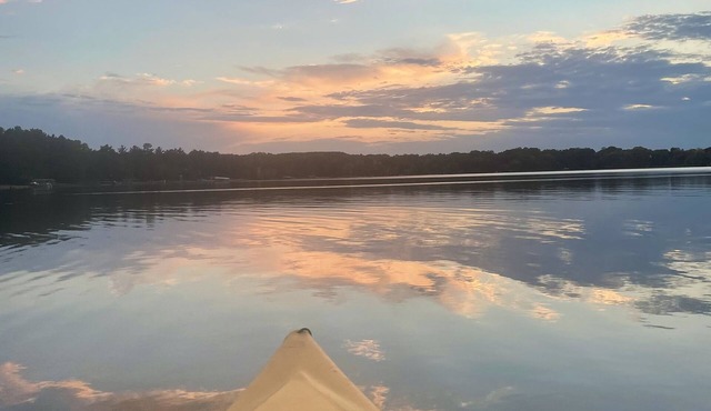 Secluded lakeside retreat with hot tub, sandy beach, game room, & near Nisswa.