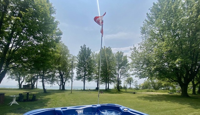 Secluded Lakeview w/ hot tub & volleyball court