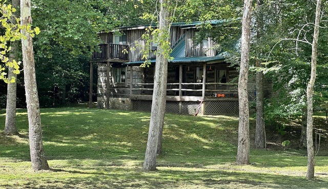 Secluded Large Group Authentic Cabin with fishing, a hot tub and wi-fi