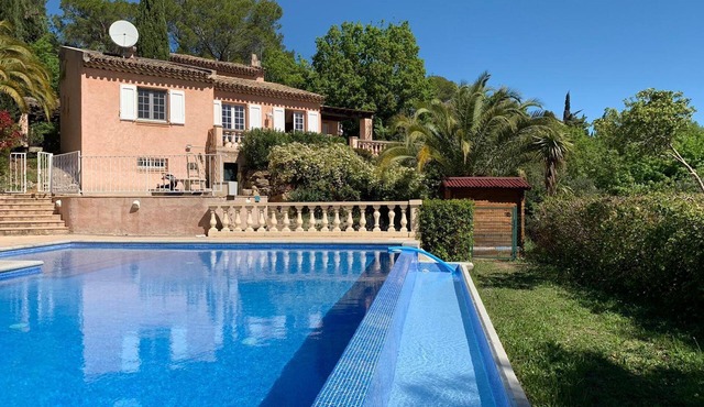 Secluded Large Villa With Large Fabulous Pool And Grounds, sleeps 11