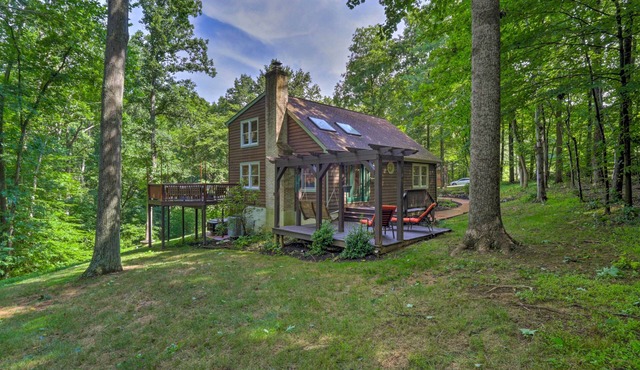 Secluded Leesburg Retreat w/Private Hot Tub!