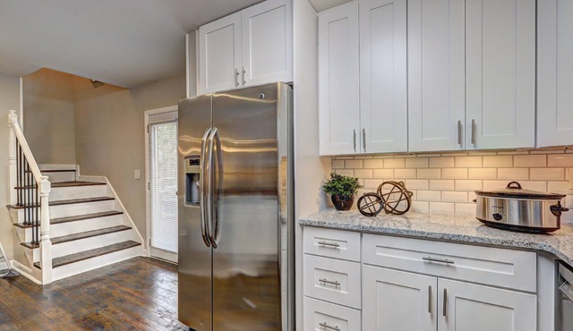 Secluded living in Woodstock! Pets and Long stays OK! Sleeps 12+